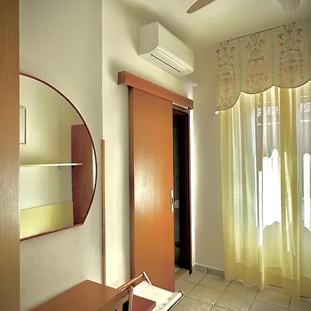 Hotel La Parigina Lignano Sabbiadoro Exterior photo