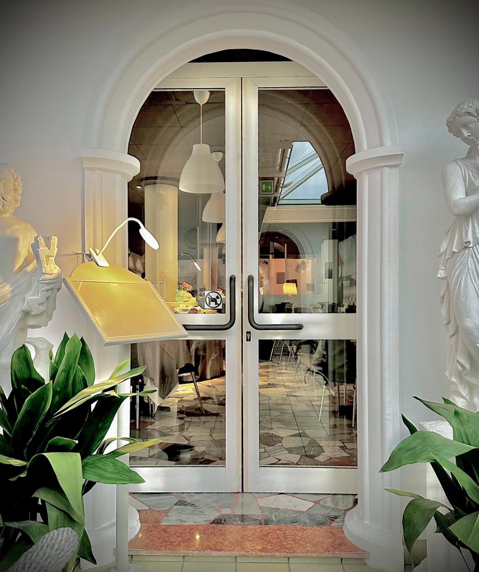 La Parigina Hotel